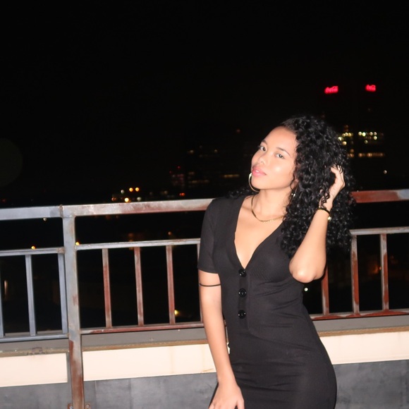 Meet your Posher, Azhia - Picture 1 of 1